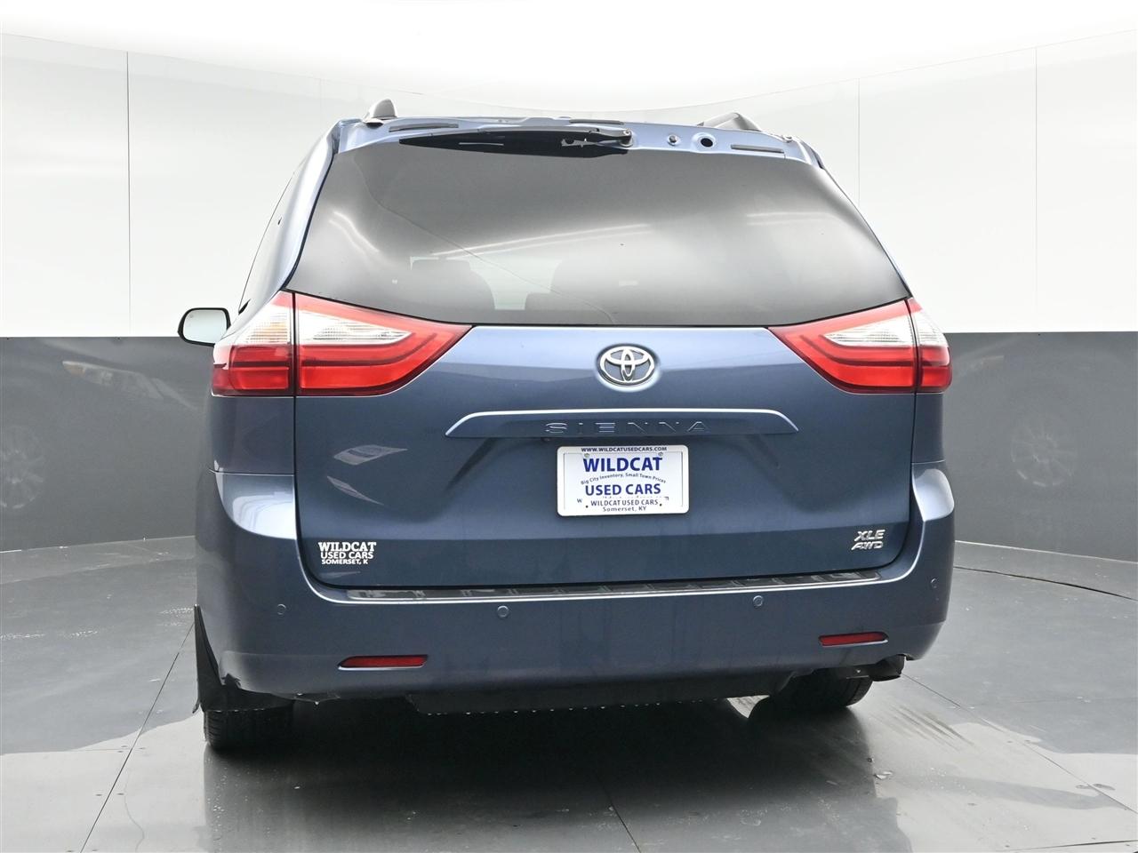 Toyota Sienna XLE 7-Passenger AWD 2017