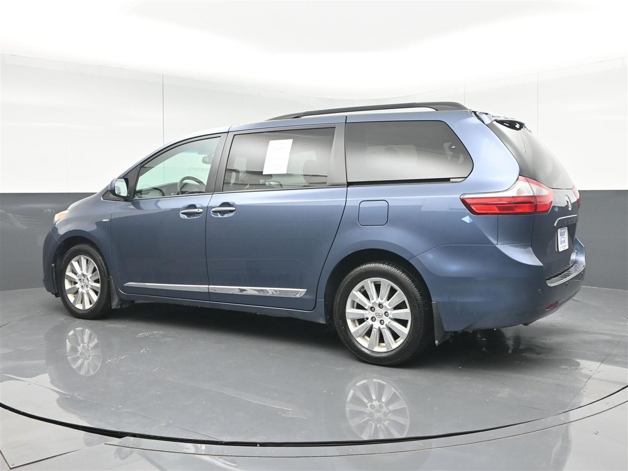 Toyota Sienna XLE 7-Passenger AWD 2017