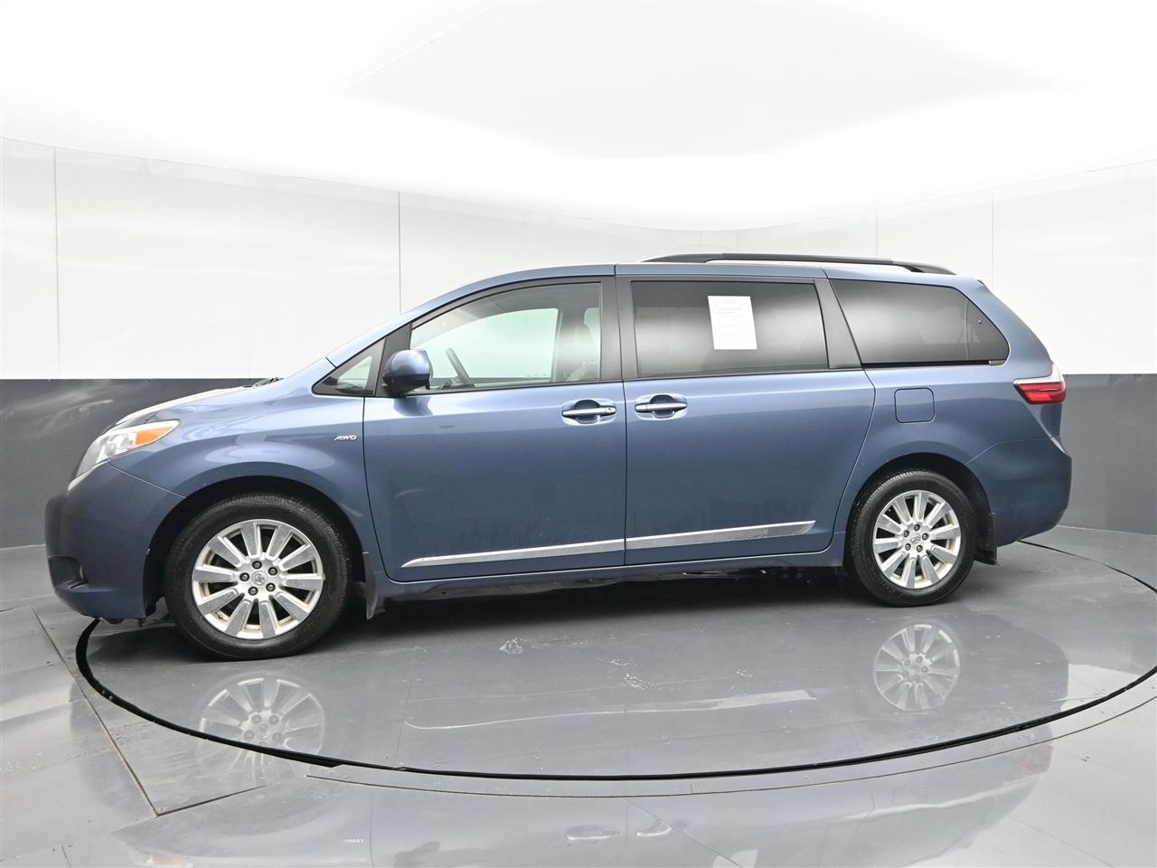 Toyota Sienna XLE 7-Passenger AWD 2017
