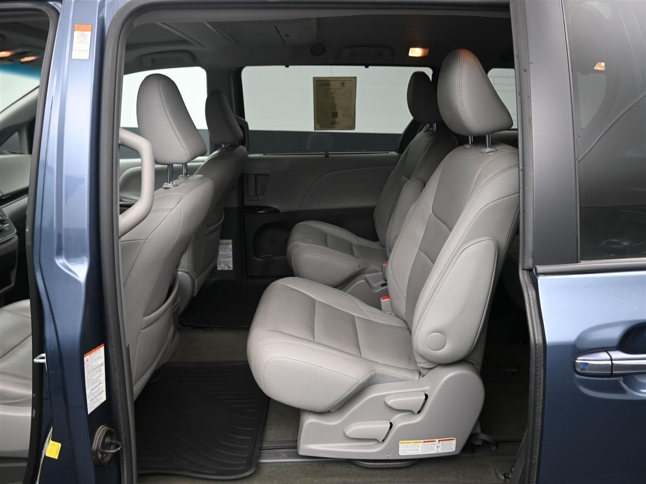 Toyota Sienna XLE 7-Passenger AWD 2017