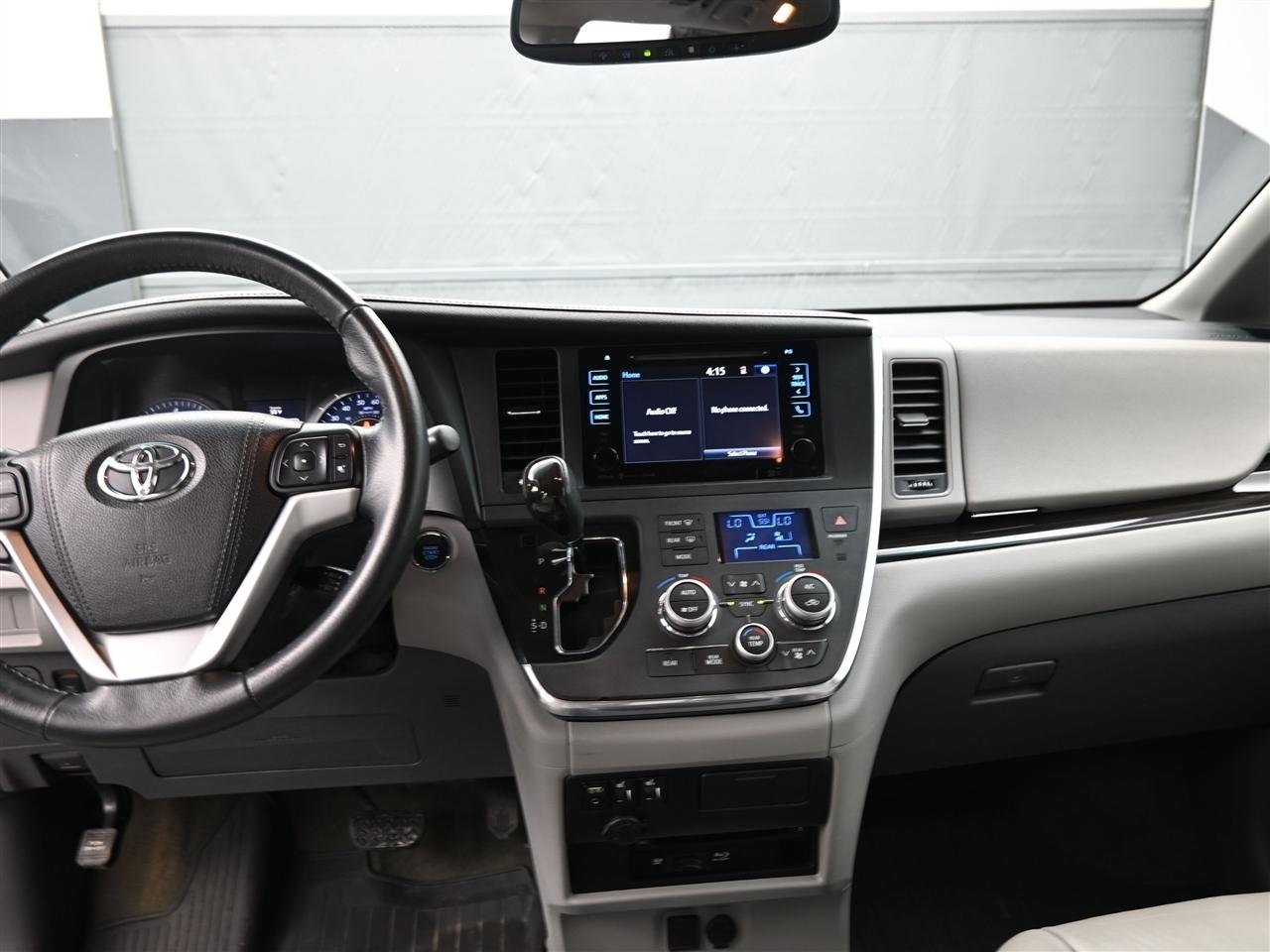 Toyota Sienna XLE 7-Passenger AWD 2017