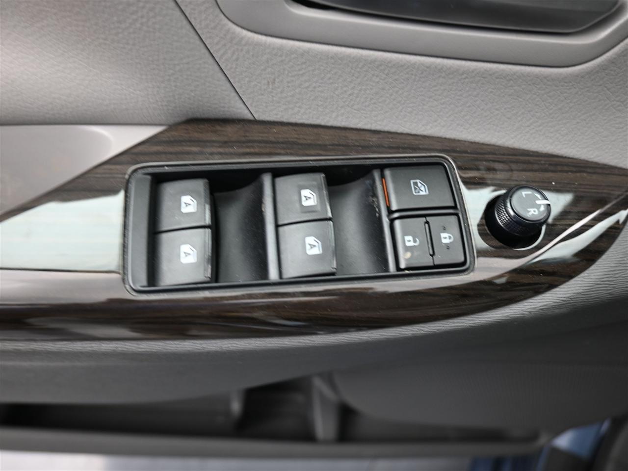 Toyota Sienna XLE 7-Passenger AWD 2017