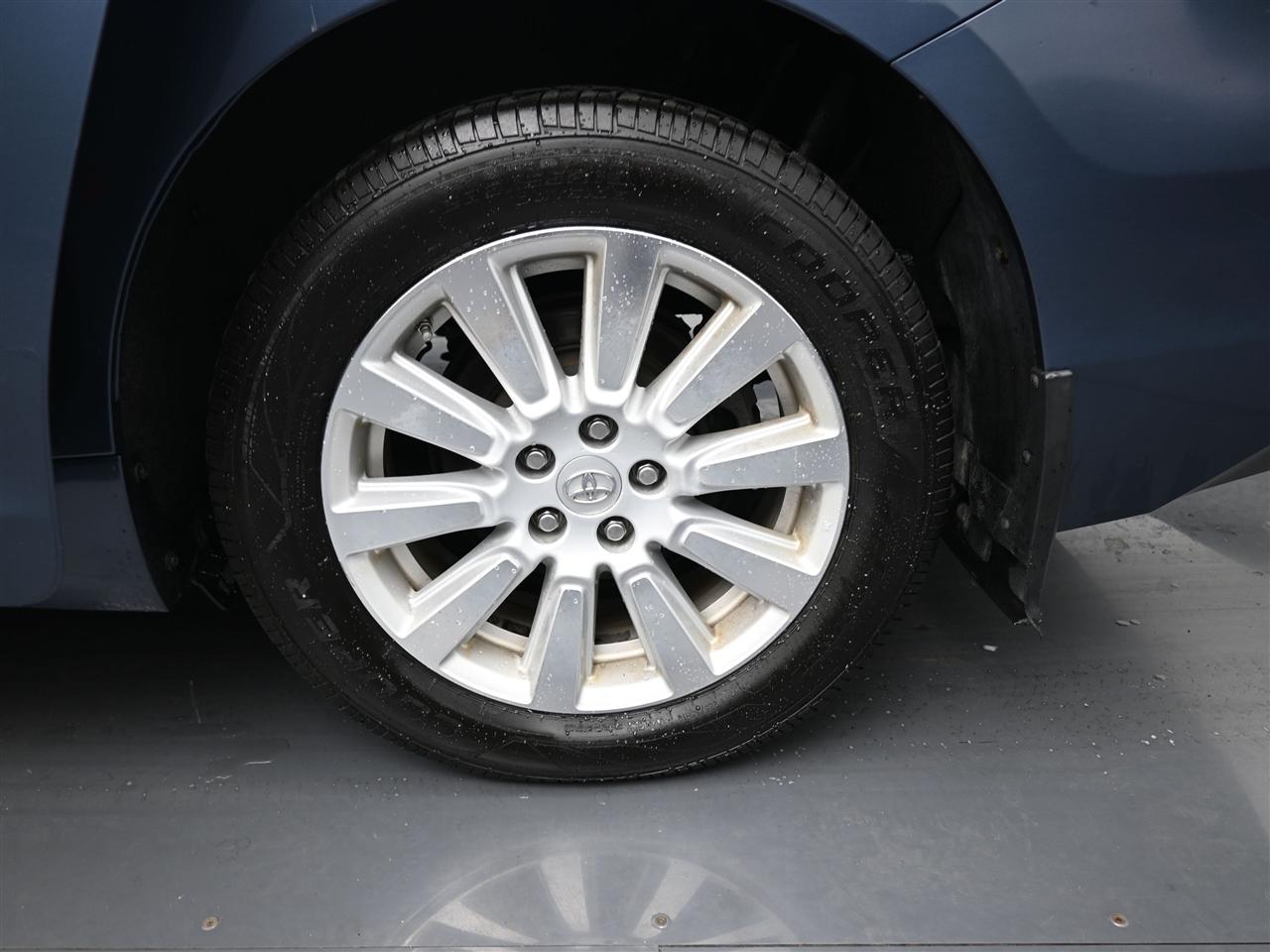 Toyota Sienna XLE 7-Passenger AWD 2017