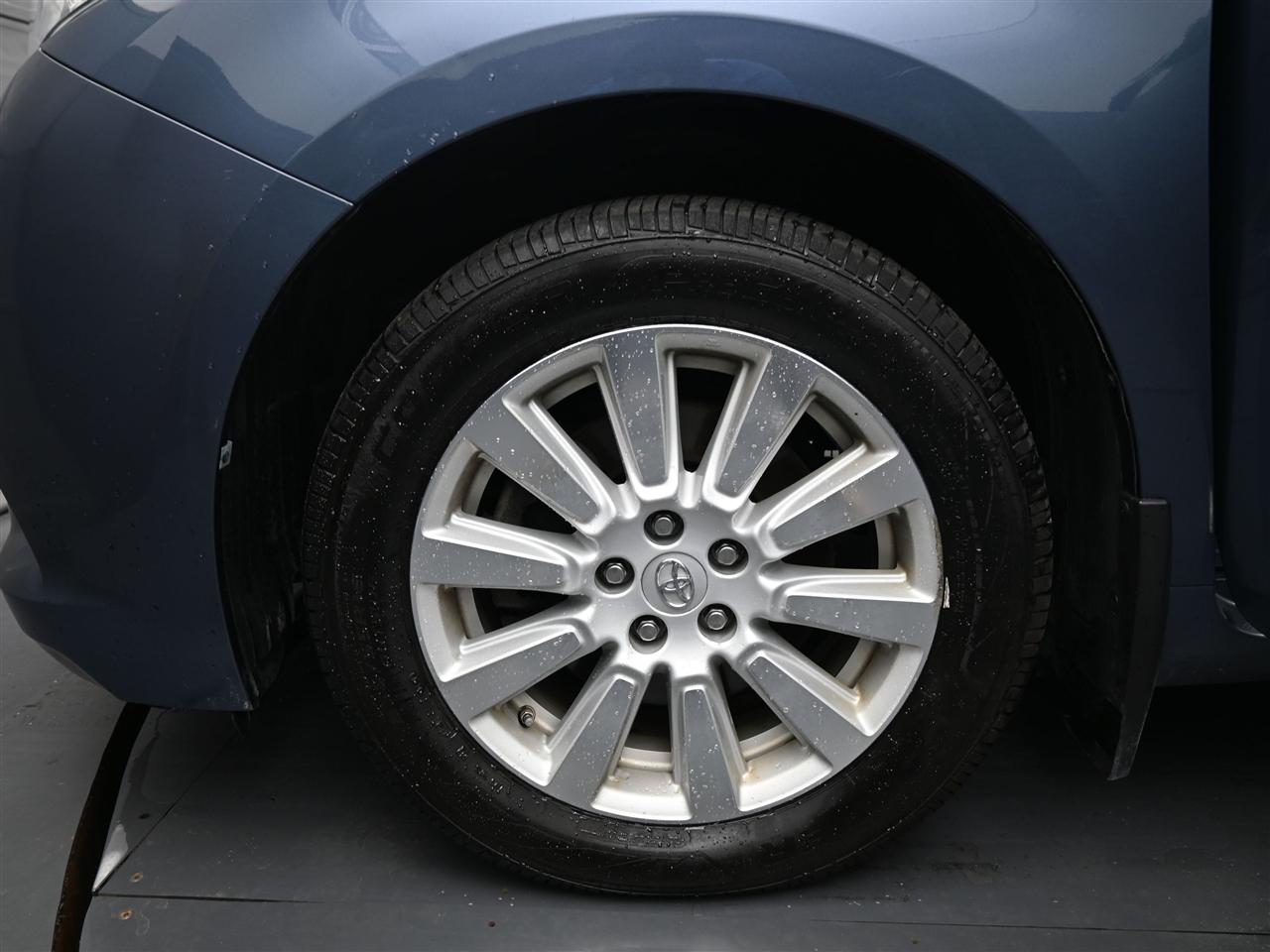 Toyota Sienna XLE 7-Passenger AWD 2017