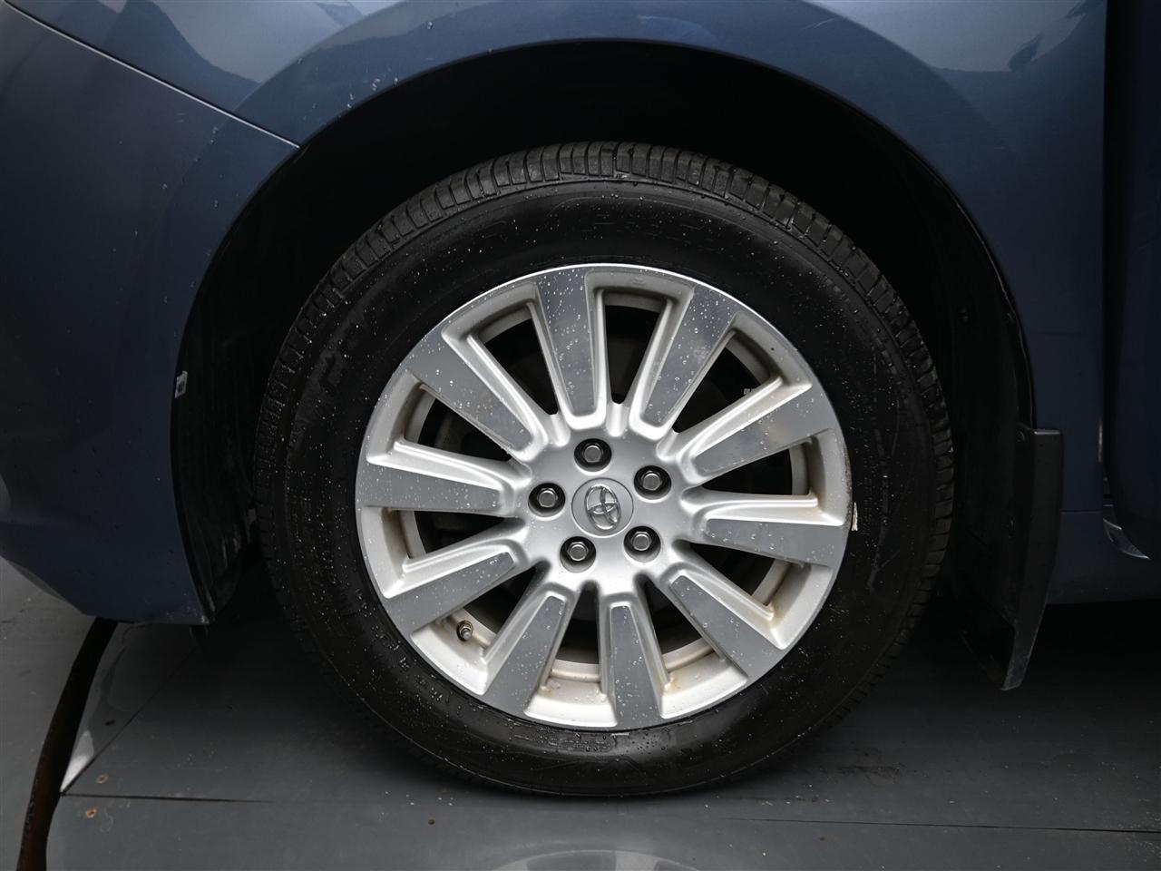 Toyota Sienna XLE 7-Passenger AWD 2017