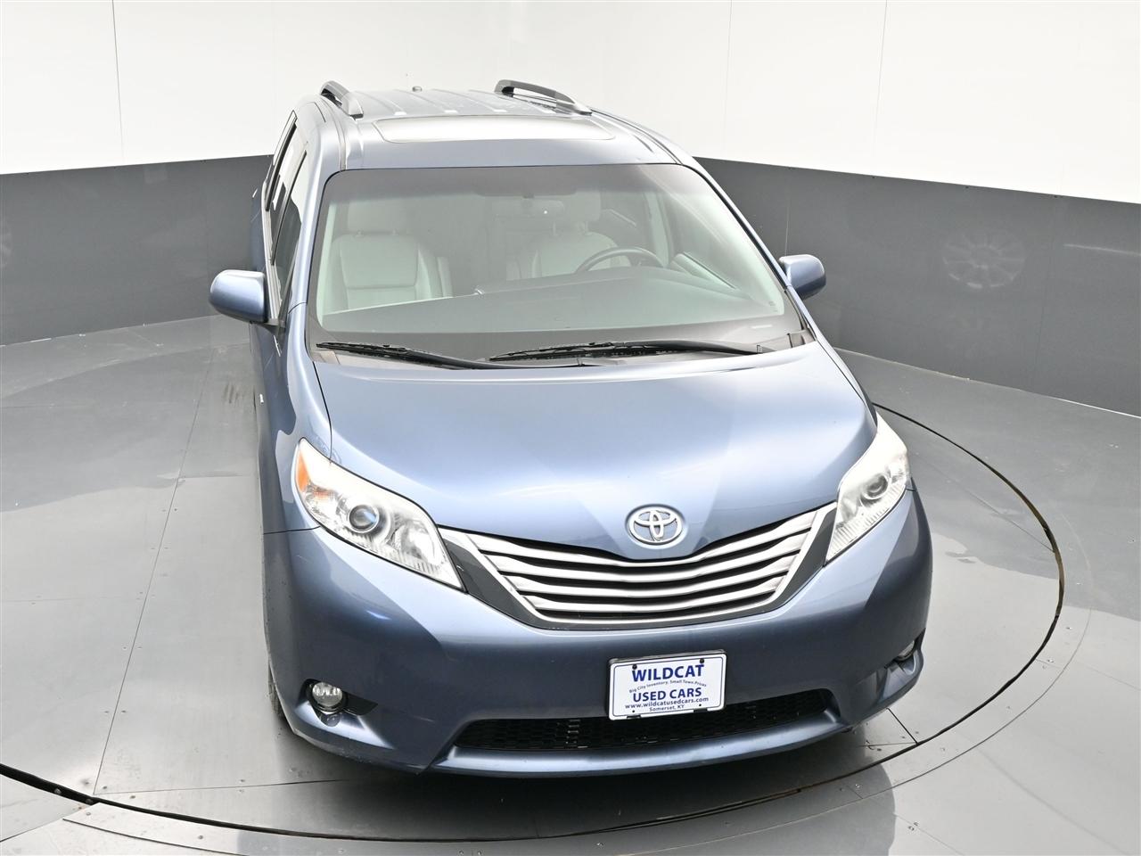 Toyota Sienna XLE 7-Passenger AWD 2017