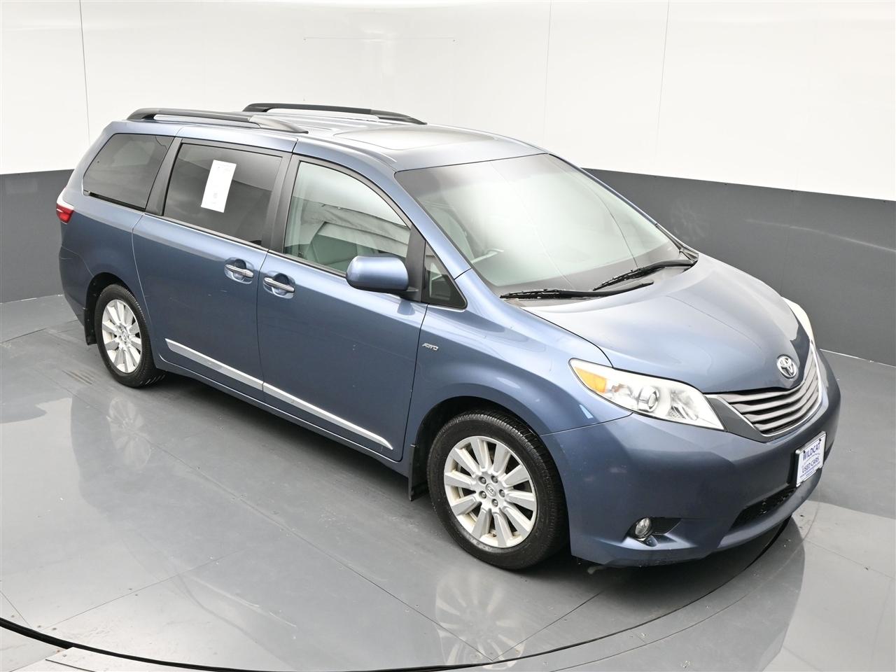 Toyota Sienna XLE 7-Passenger AWD 2017