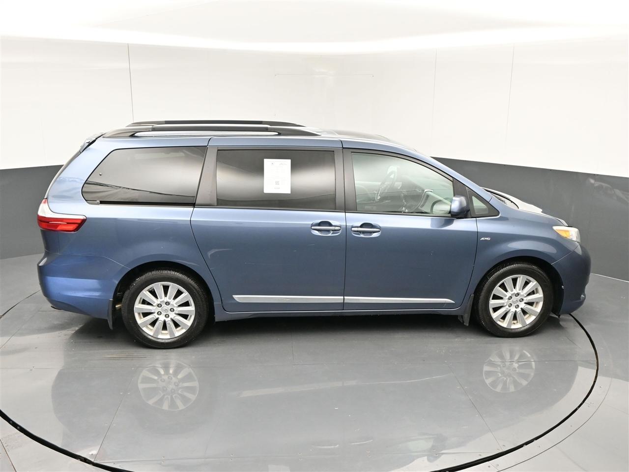 Toyota Sienna XLE 7-Passenger AWD 2017