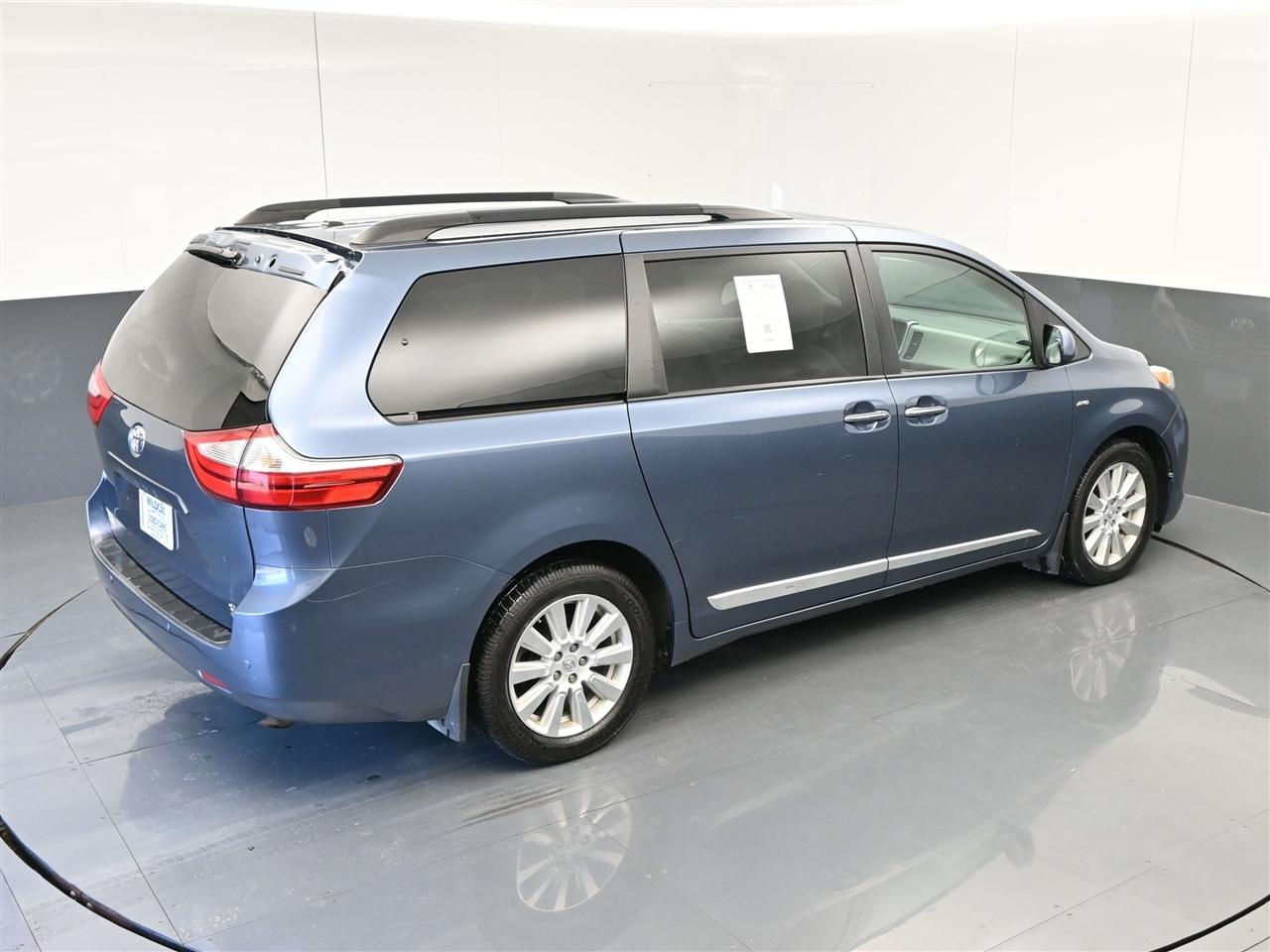Toyota Sienna XLE 7-Passenger AWD 2017
