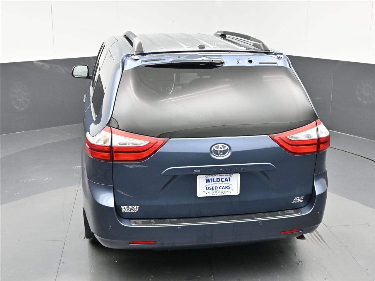 Toyota Sienna XLE 7-Passenger AWD 2017