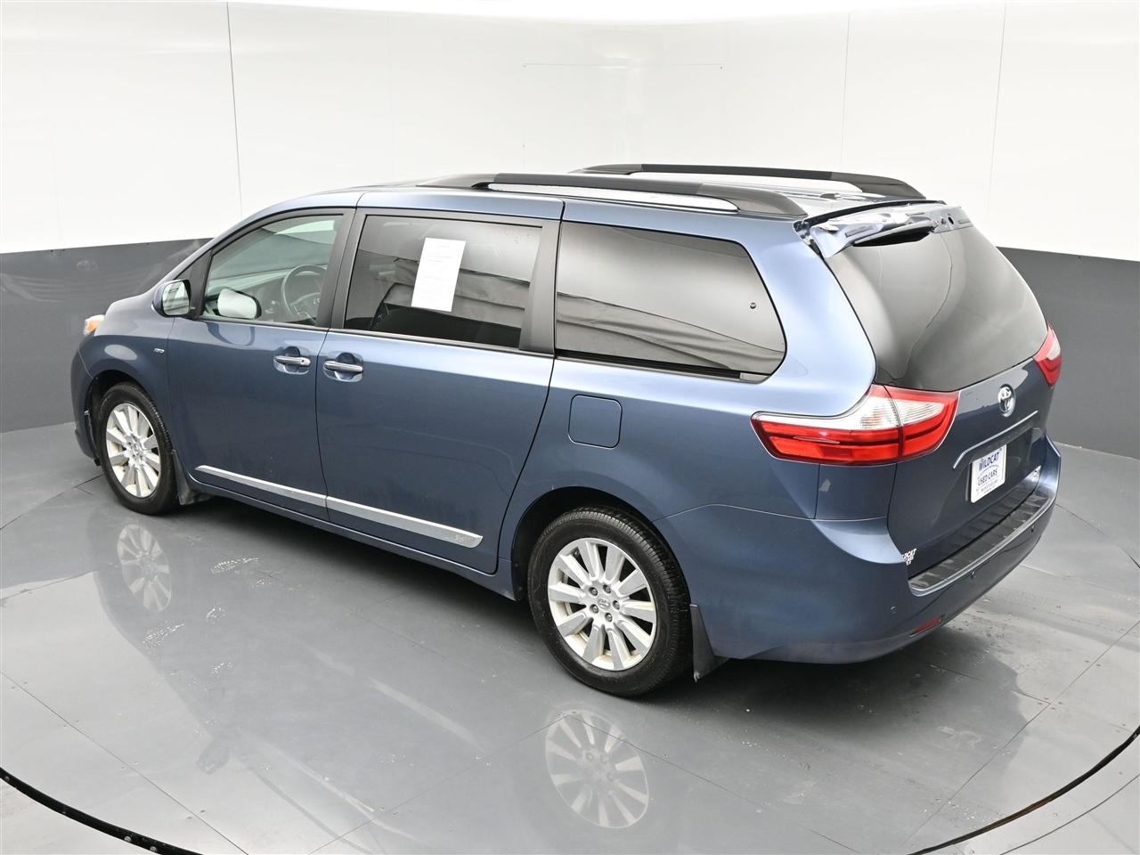 Toyota Sienna XLE 7-Passenger AWD 2017