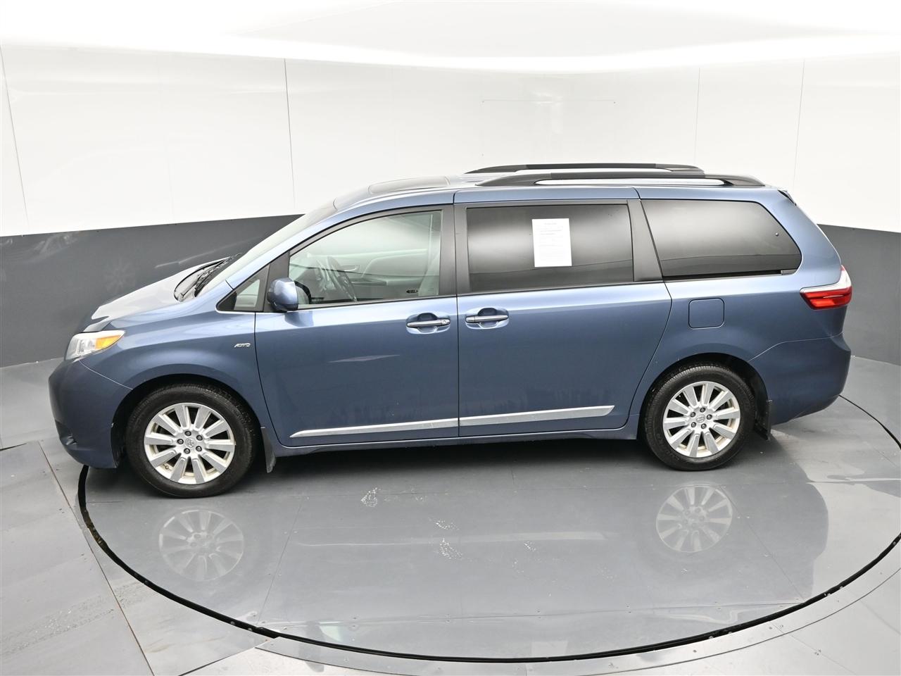 Toyota Sienna XLE 7-Passenger AWD 2017
