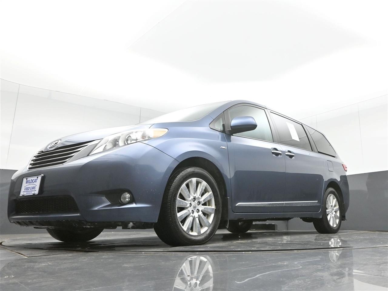 Toyota Sienna XLE 7-Passenger AWD 2017