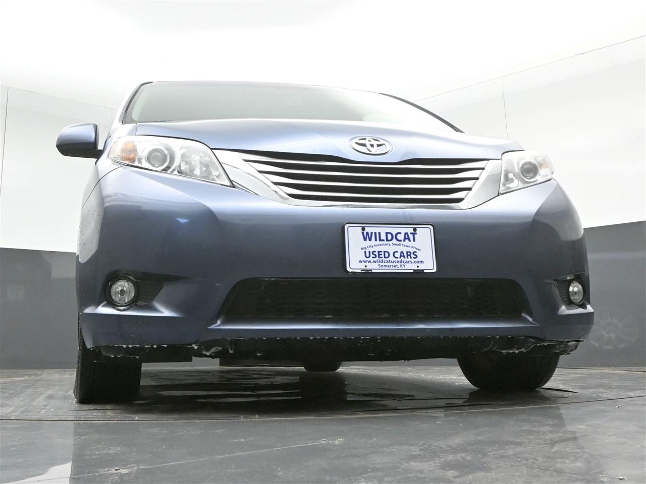 Toyota Sienna XLE 7-Passenger AWD 2017