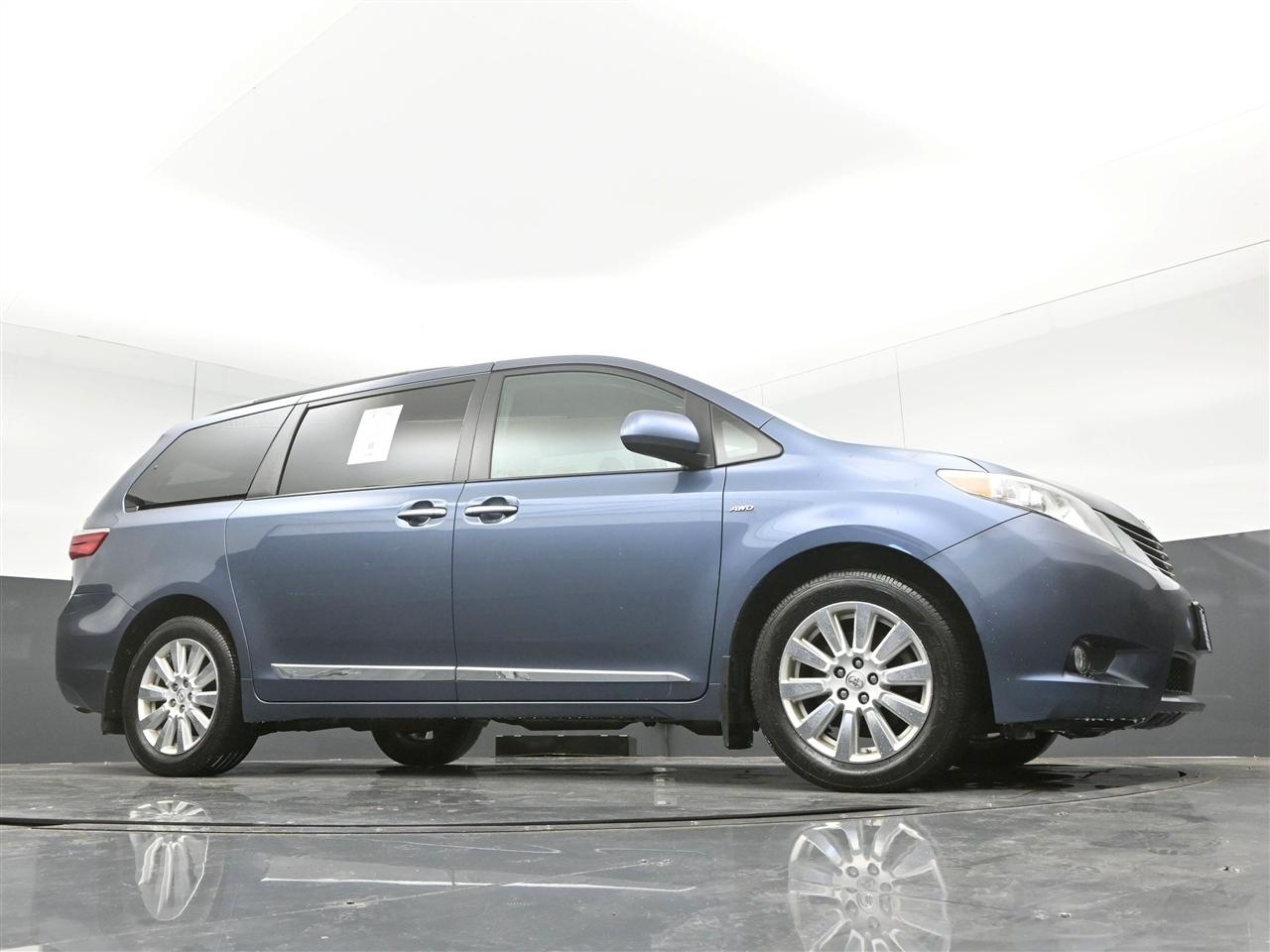 Toyota Sienna XLE 7-Passenger AWD 2017