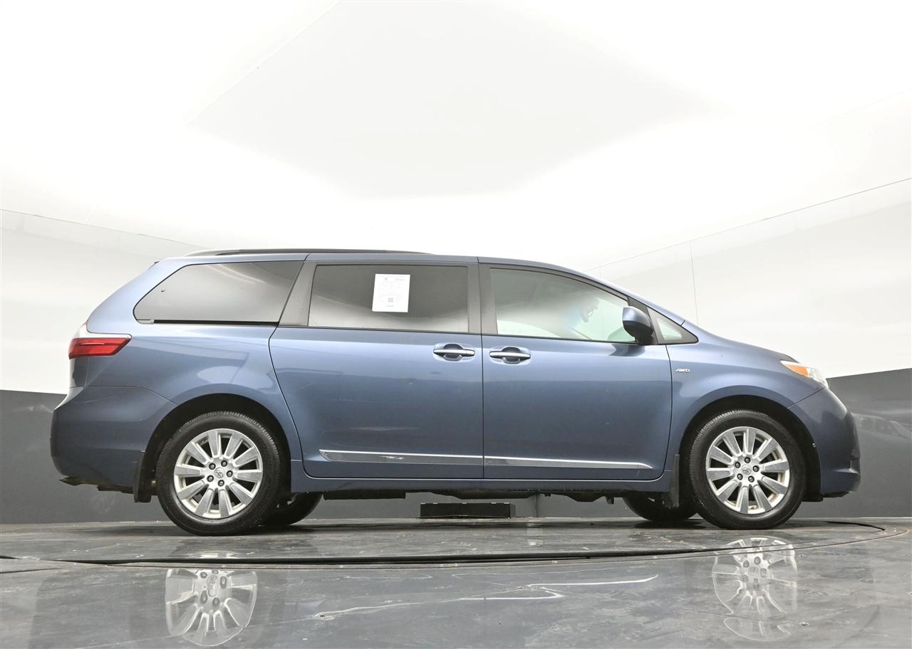Toyota Sienna XLE 7-Passenger AWD 2017