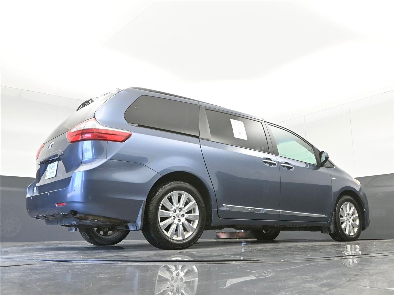 Toyota Sienna XLE 7-Passenger AWD 2017