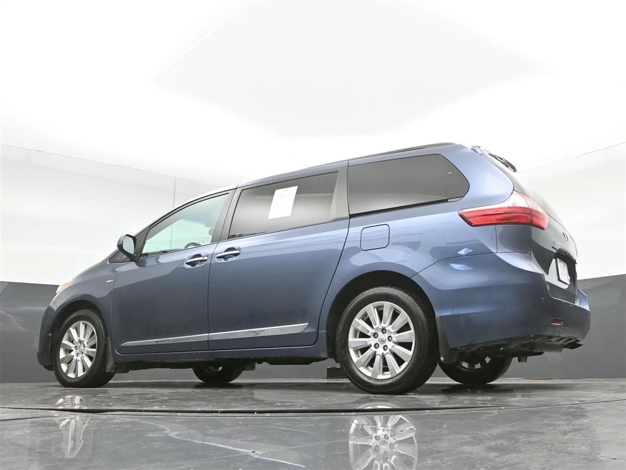 Toyota Sienna XLE 7-Passenger AWD 2017