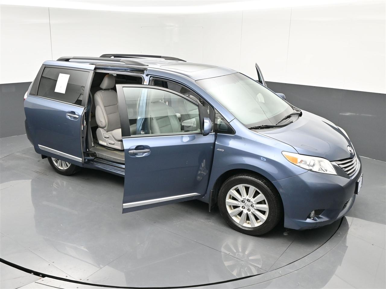 Toyota Sienna XLE 7-Passenger AWD 2017