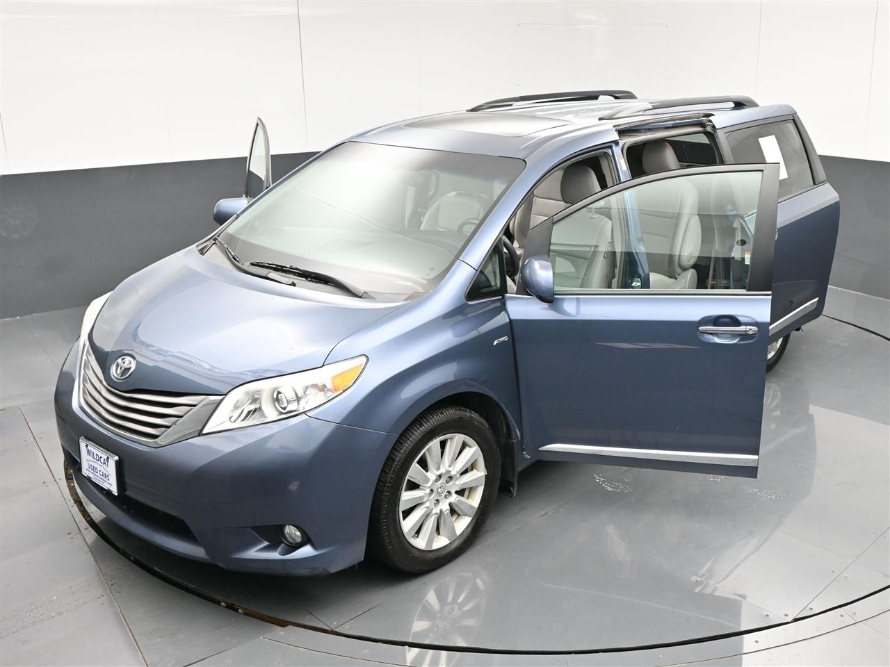 Toyota Sienna XLE 7-Passenger AWD 2017