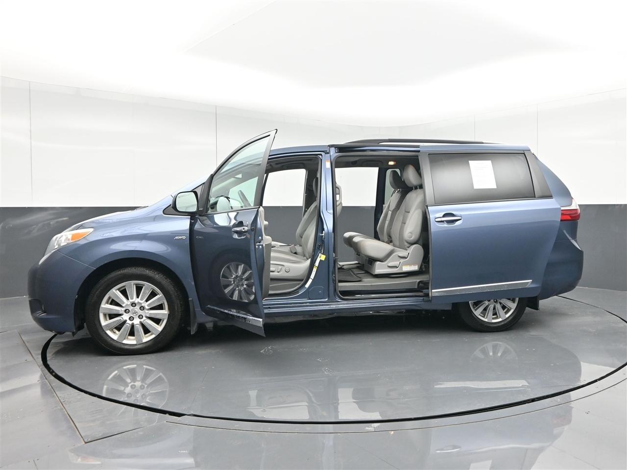 Toyota Sienna XLE 7-Passenger AWD 2017