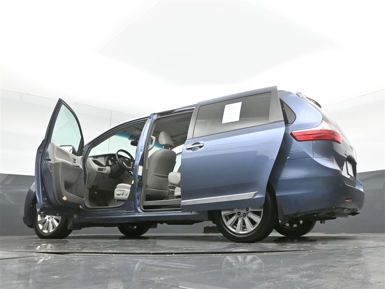Toyota Sienna XLE 7-Passenger AWD 2017