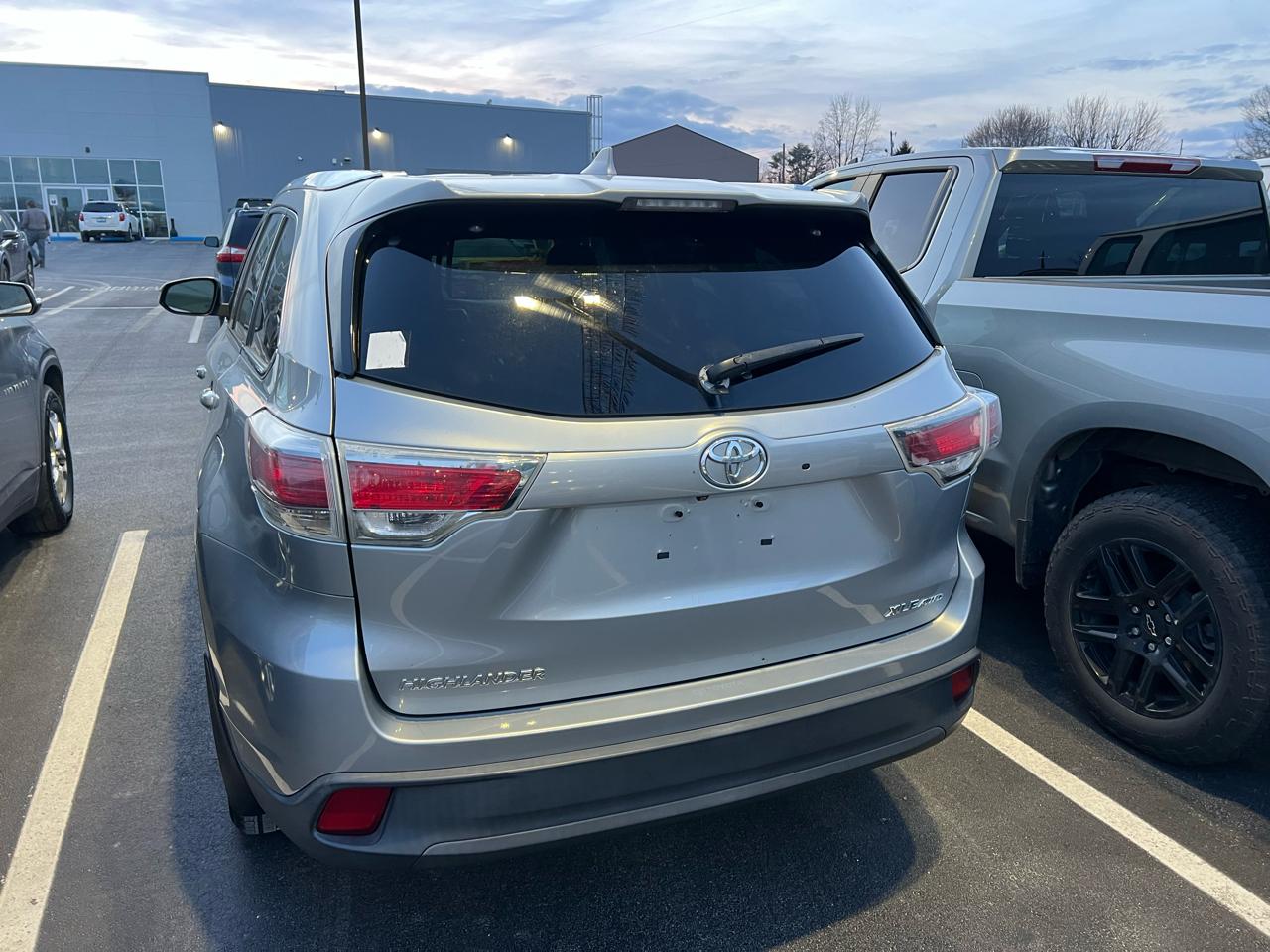 Toyota Highlander XLE AWD V6 2014