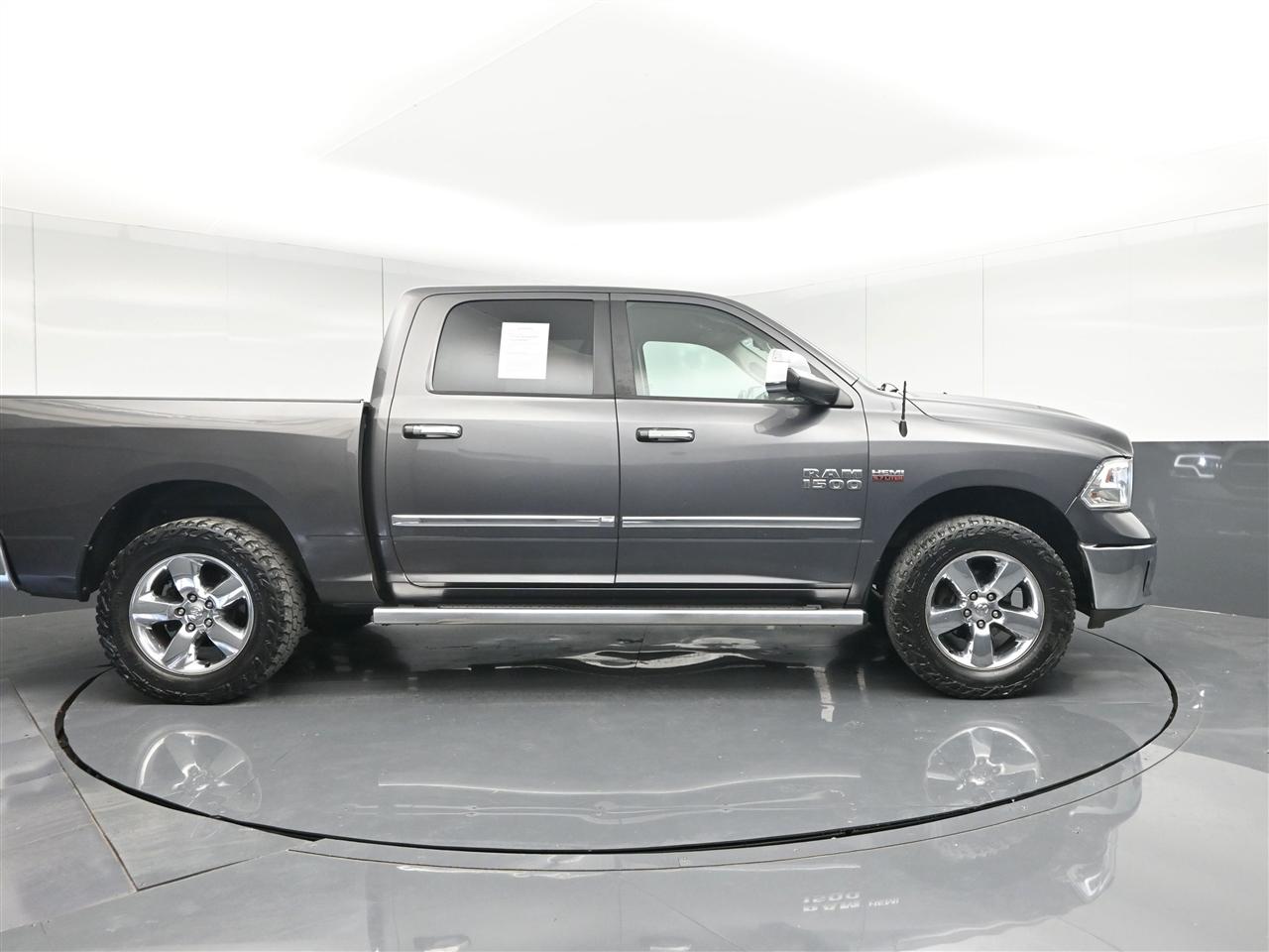 RAM 1500 SLT Crew Cab SWB 4WD 2014