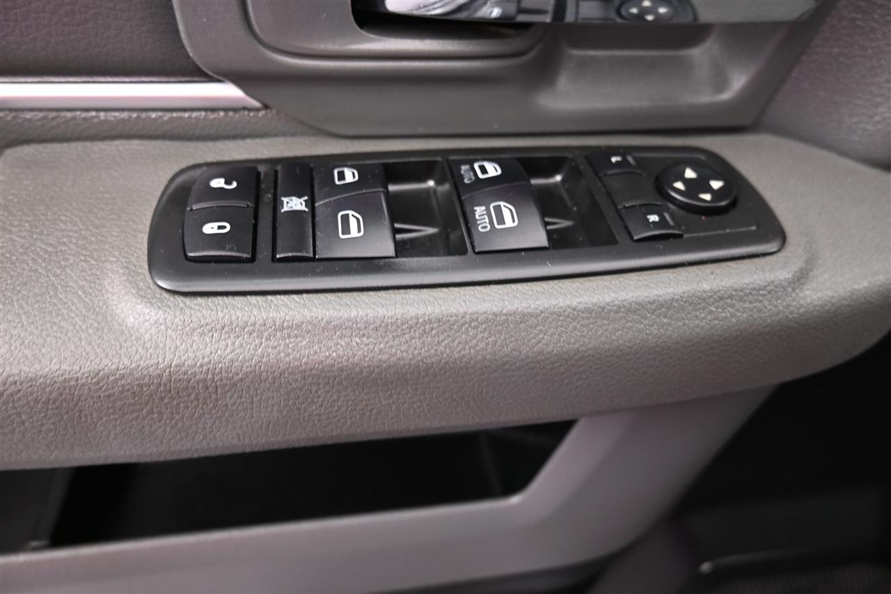RAM 1500 SLT Crew Cab SWB 4WD 2014