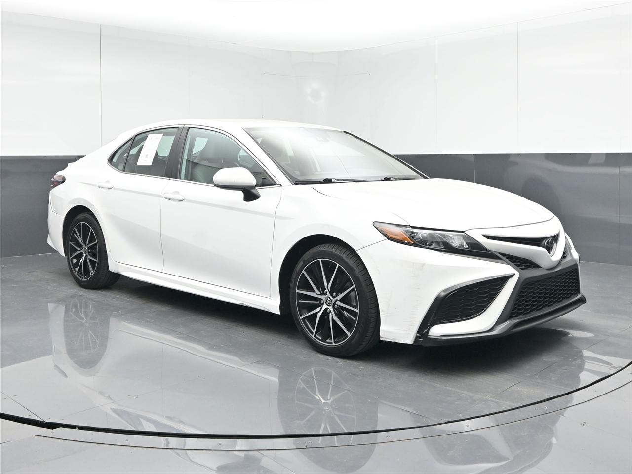 Toyota Camry SE 2021