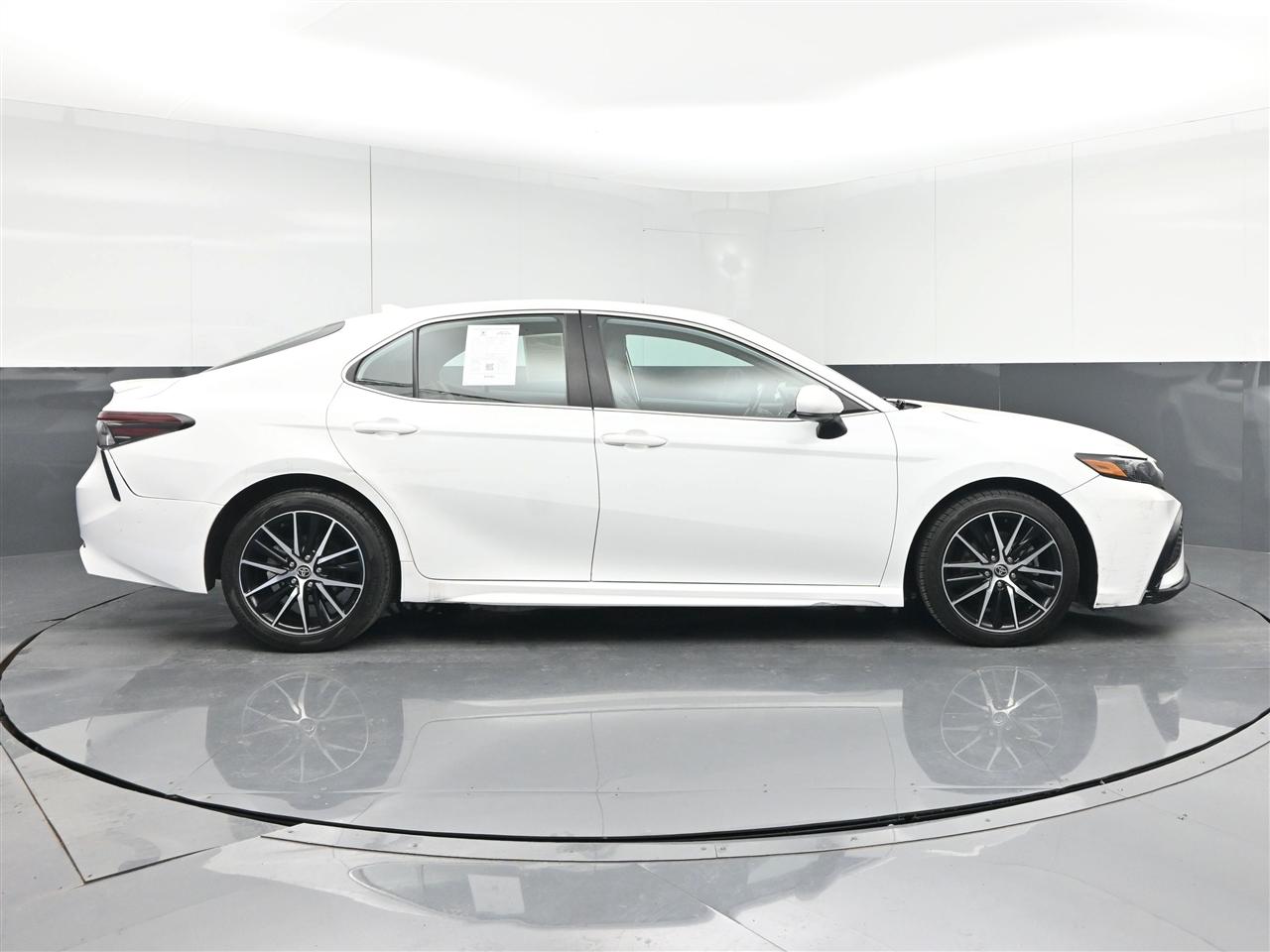 Toyota Camry SE 2021