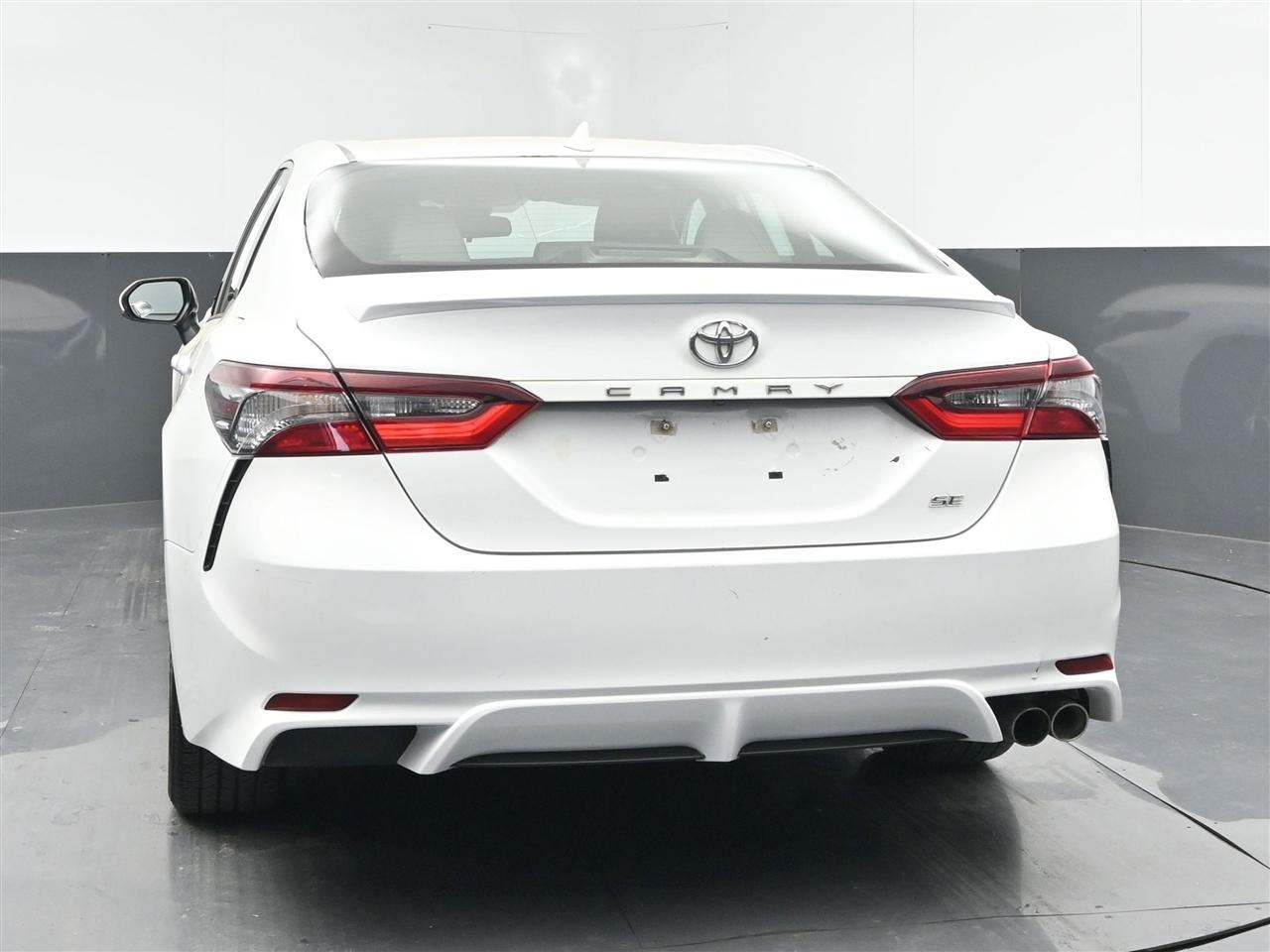 Toyota Camry SE 2021