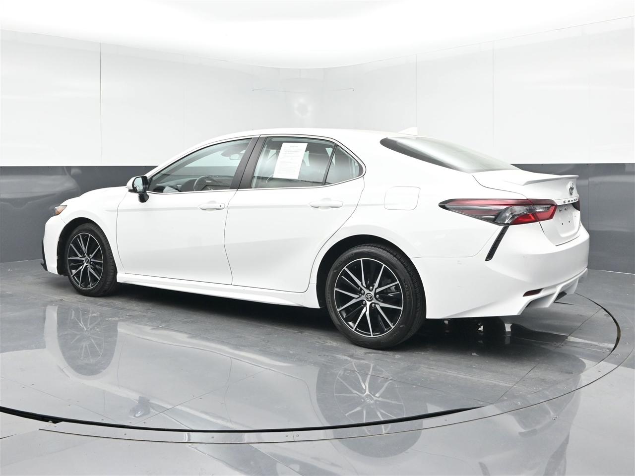 Toyota Camry SE 2021