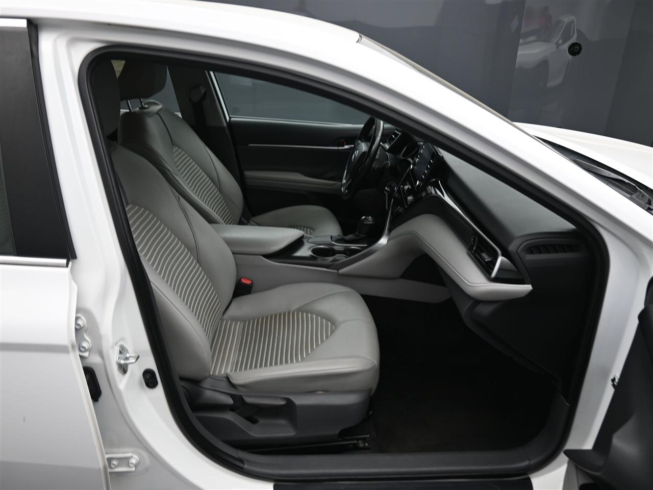 Toyota Camry SE 2021