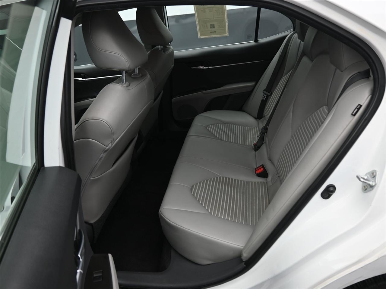 Toyota Camry SE 2021