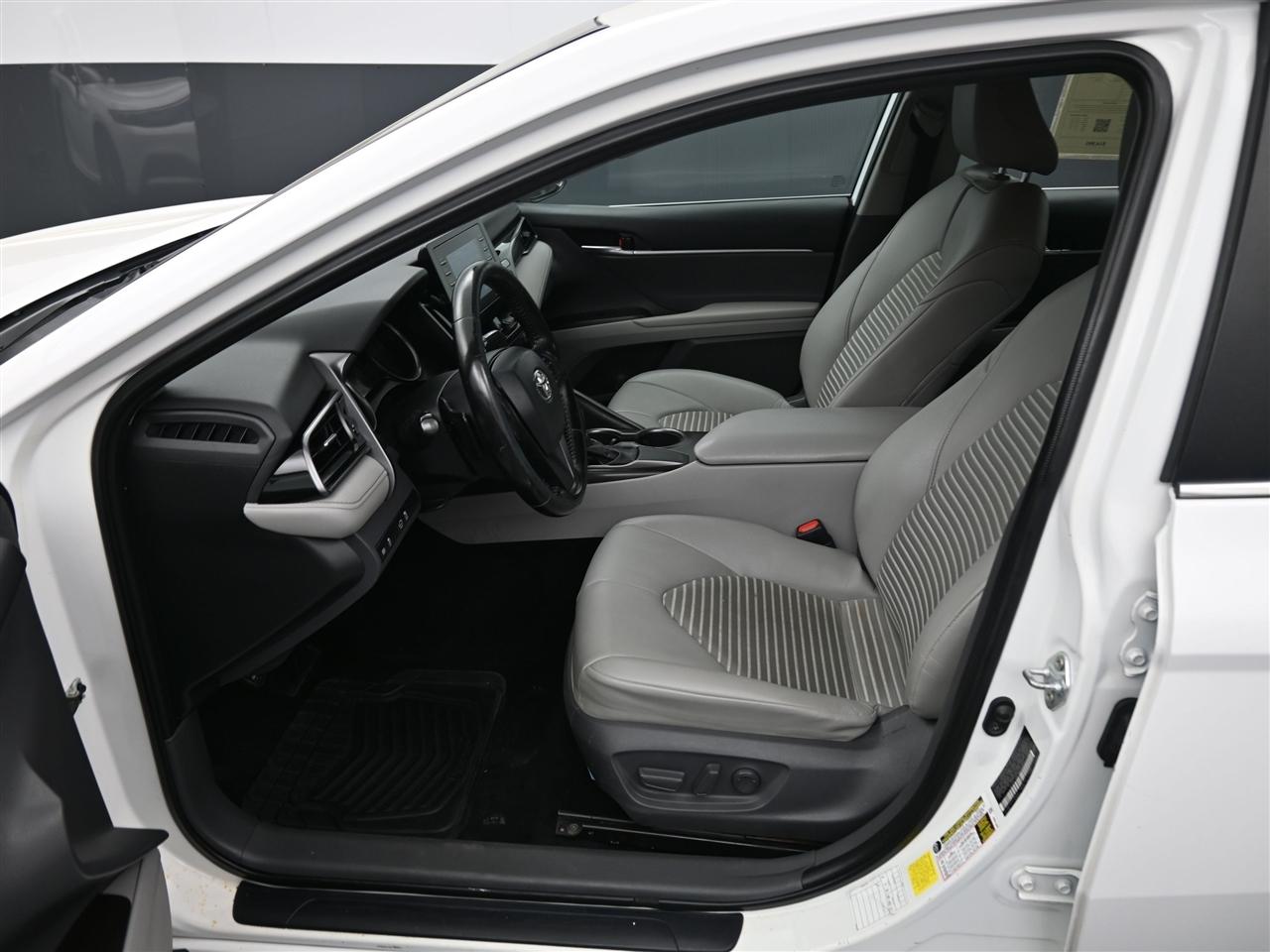 Toyota Camry SE 2021