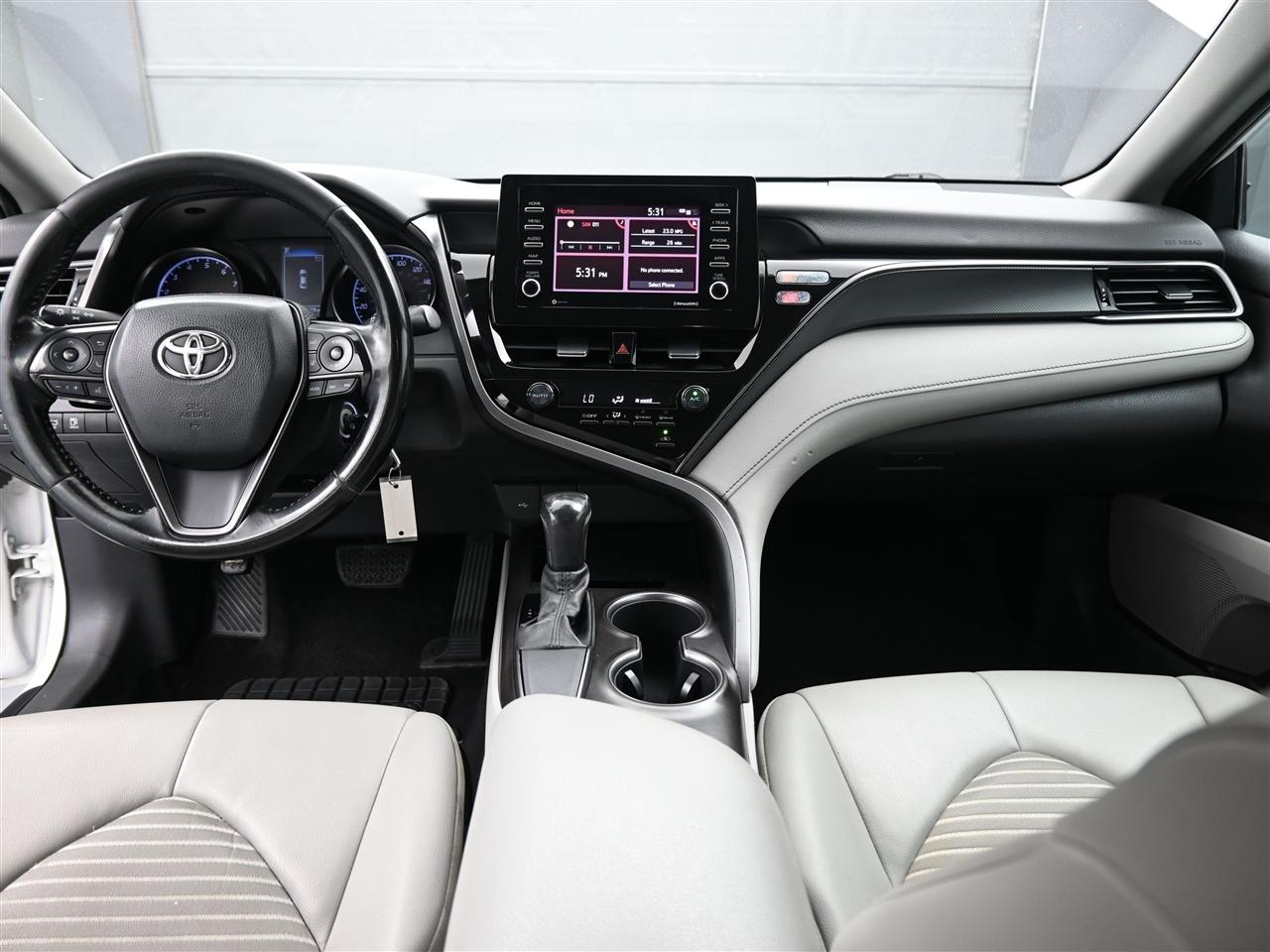 Toyota Camry SE 2021