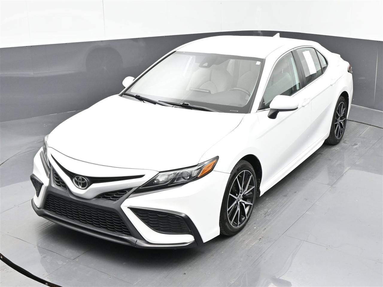 Toyota Camry SE 2021