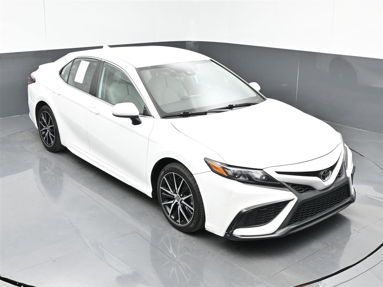 Toyota Camry SE 2021