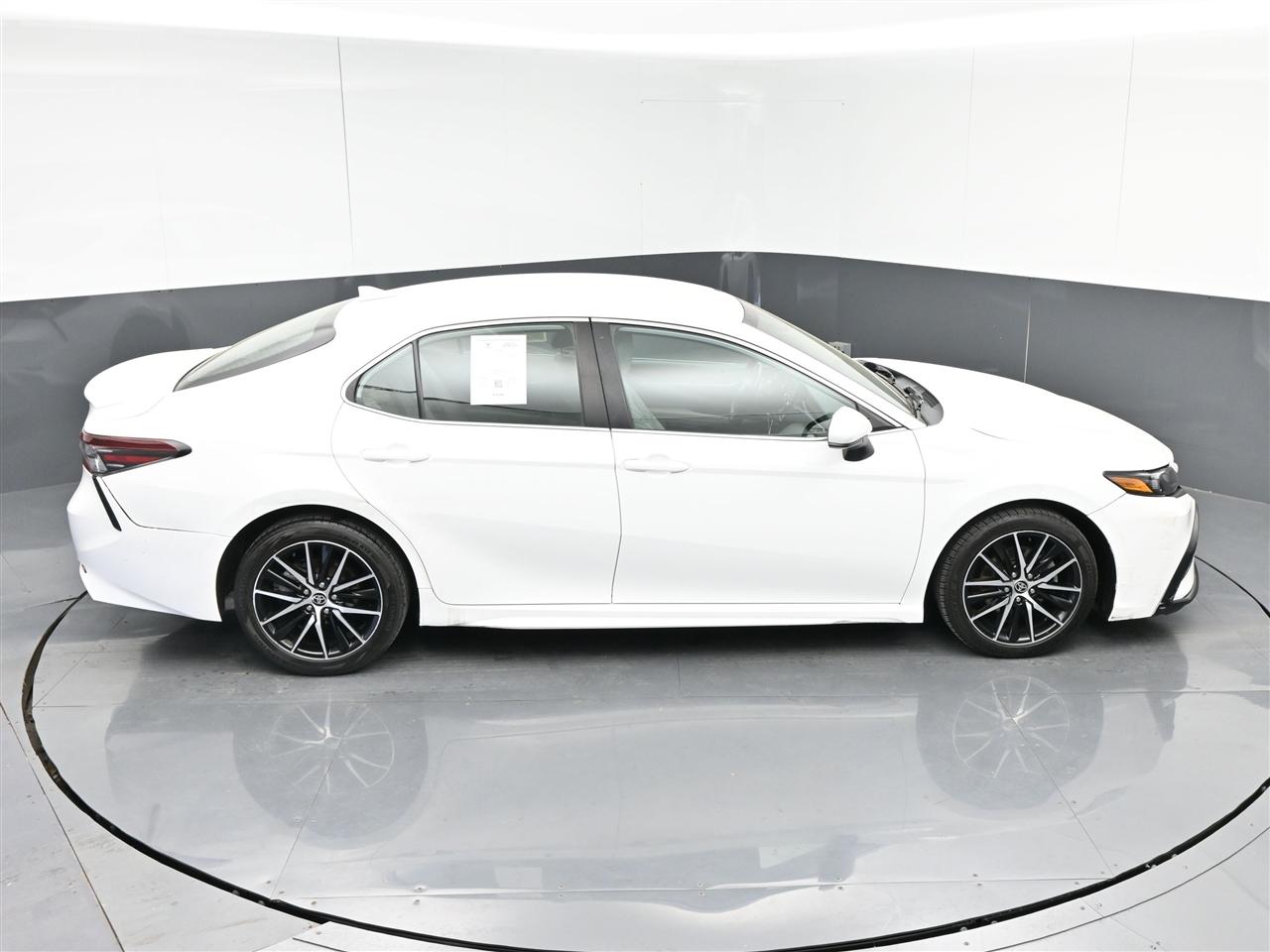 Toyota Camry SE 2021