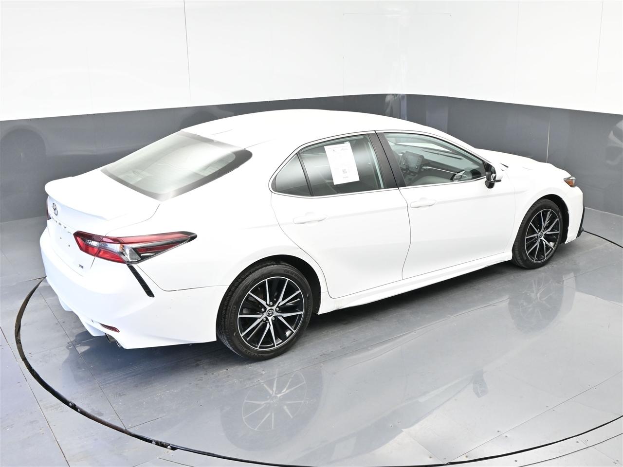 Toyota Camry SE 2021