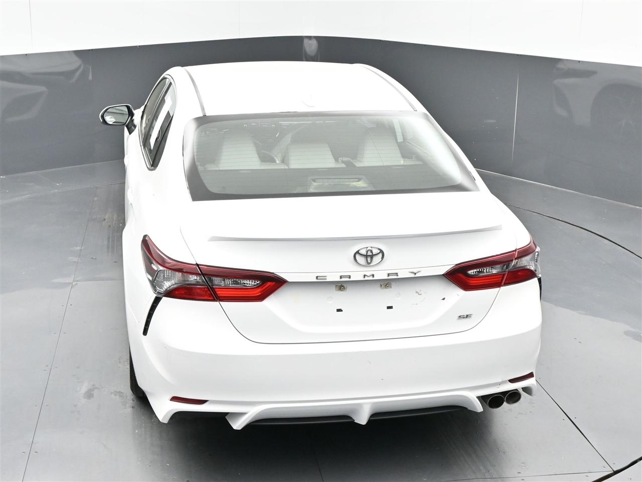 Toyota Camry SE 2021