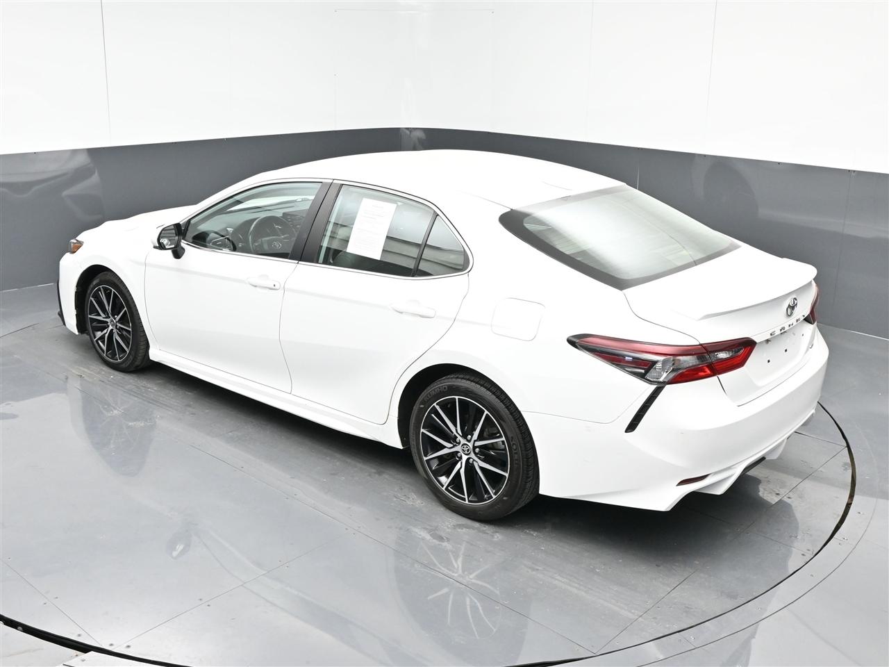 Toyota Camry SE 2021