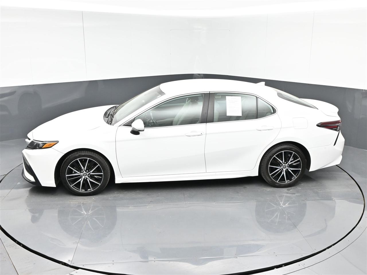 Toyota Camry SE 2021