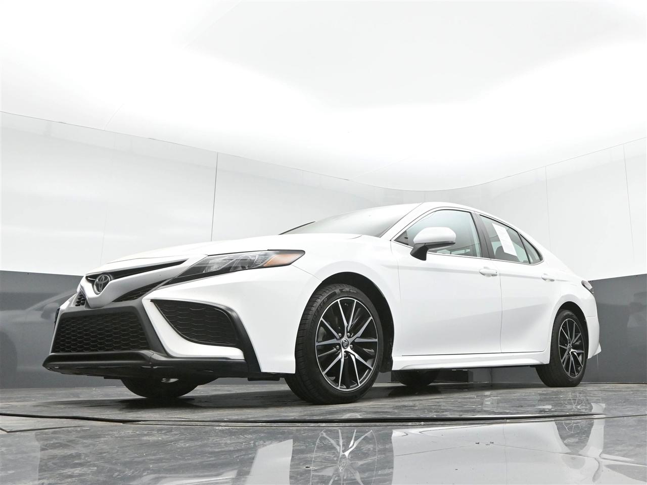 Toyota Camry SE 2021