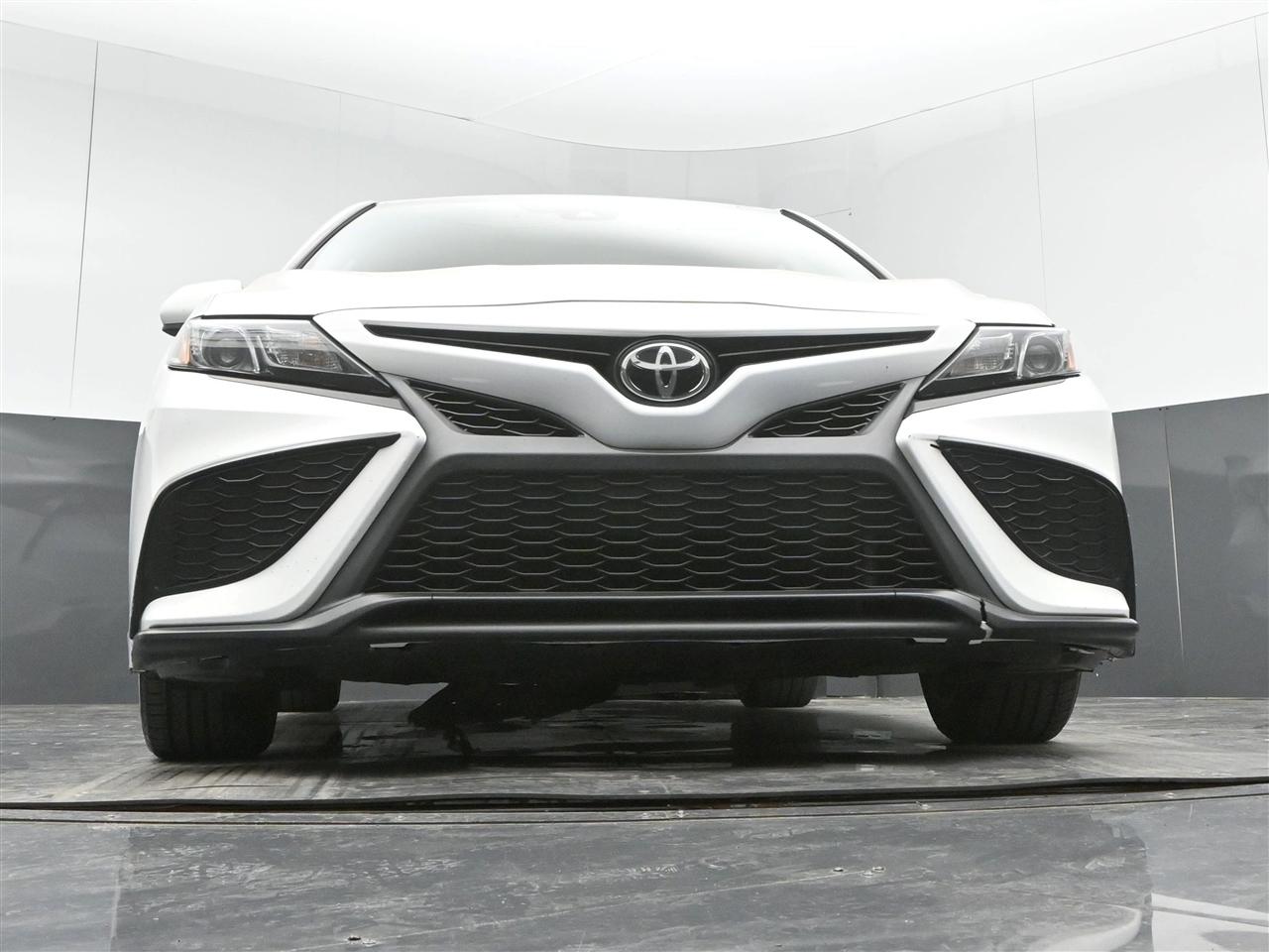 Toyota Camry SE 2021