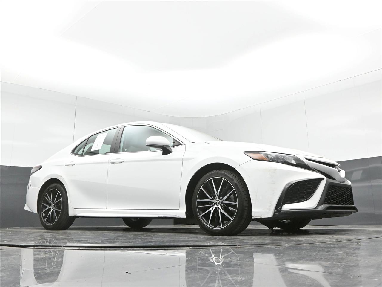 Toyota Camry SE 2021