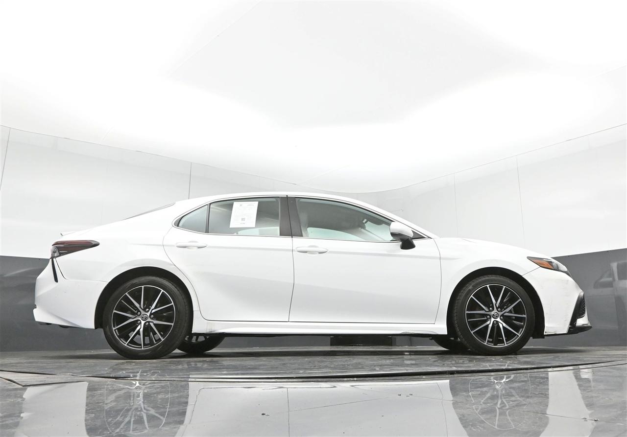 Toyota Camry SE 2021