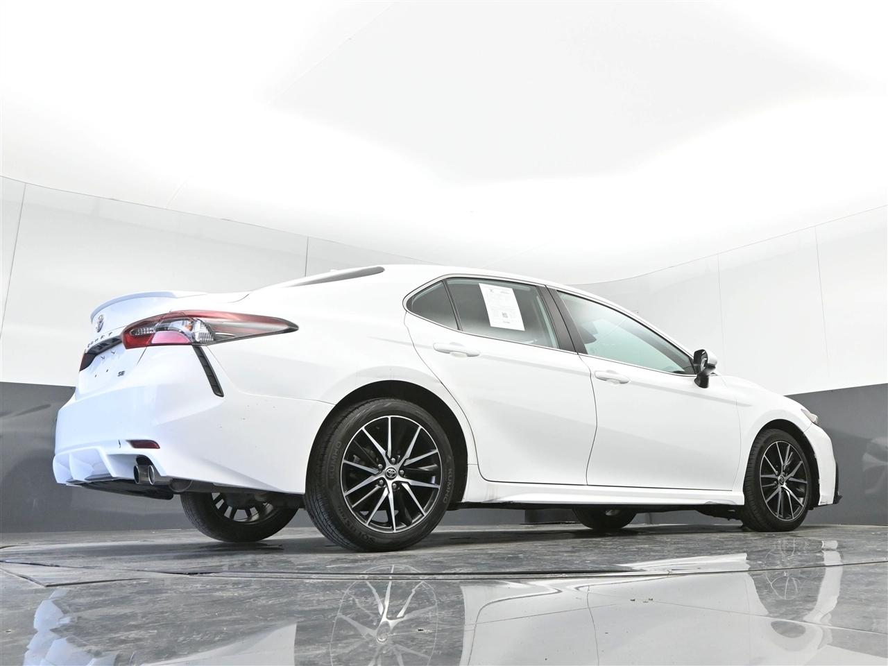 Toyota Camry SE 2021