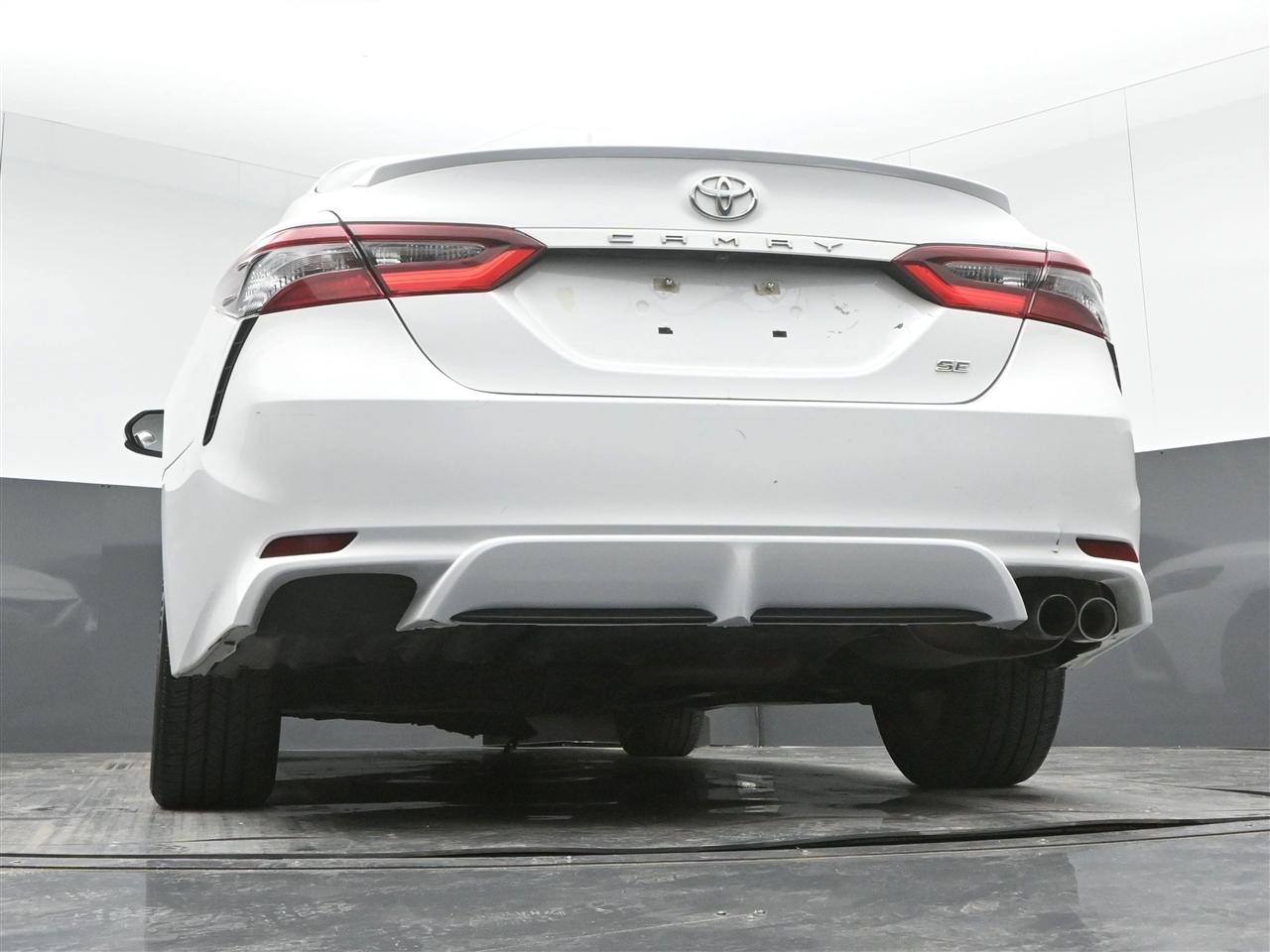 Toyota Camry SE 2021